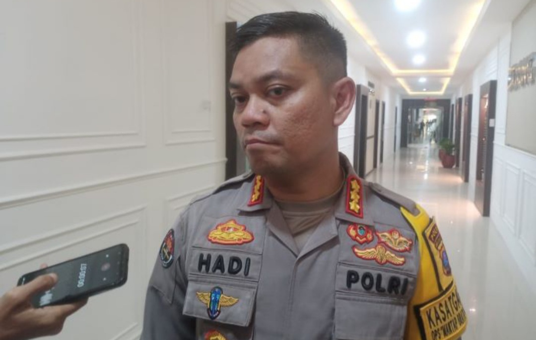 "Ini yang terus didalami penyidik, bagaimana mereka berkomunikasi, pola komunikasi yang dibangun dan sebagainya," ujar Hadi.