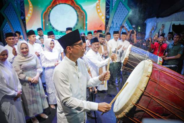 Wali Kota Medan Rico Waas saat membuka perhelatan Ramadhan Fair XIX tahun 2025, Sabtu (8/3/2025) malam di Taman Sri Deli, Jalan Sisingamangaraja, Medan.