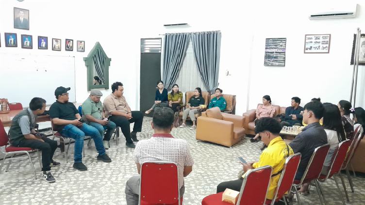 IMG-20250326-WA0055_resize_51 Para pimpinan BEM Fakultas UDA saat menyampaikan.pernyataan sikap terkait kondisi UDA saat ini. Foto/Medandaily.com/ist