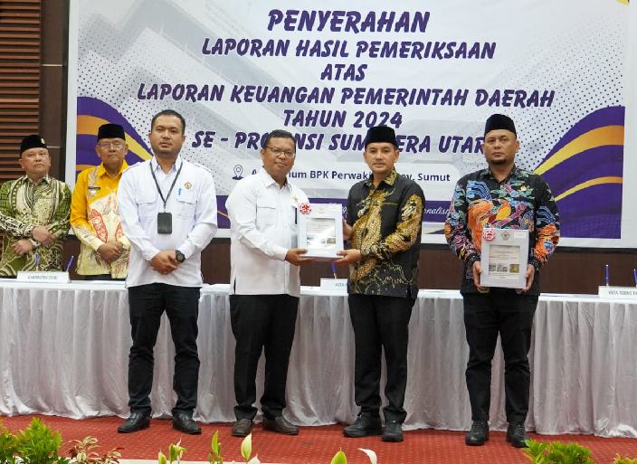 Wali Kota Tebingtinggi Iman Irdian Saragih dalam penyerahan Laporan Hasil Pemeriksaan (LHP) Atas Laporan Keuangan Pemerintah Daerah (LKPD) Tahun 2024 se-Provinsi Sumatera Utara, Senin (26/5/2025), di Auditorium BPK Perwakilan Provinsi Sumatera Utara, Medan.