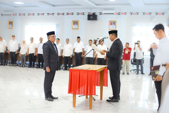 Bupati Madina H Saipullah Nasution Lantik pejabat sekda.