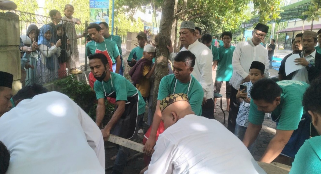 Suasana penyembelihan hewan kurban di Kampus 1 UMA Jalan Kolam Medan Estate