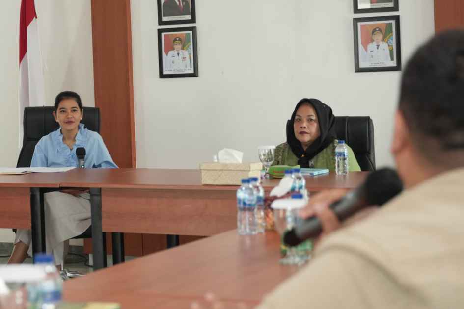 Ketua Dewan Kerajinan Nasional Daerah (Dekranasda)Provinsi Sumut Kahiyang Ayu menerima audiensi pengurus Asosiasi Perancang Pengusaha Mode Indonesia (APPMI) Sumut di kantor Dekranasda Sumut Jalan Iskandar Muda Medan, Jumat (4/7/2025). APPMI Sumut mengundang Dekranasda Sumut untuk hadir pada kegiatan Fashion Week di DeliPark Mall, pada 18 hingga 20 Juli 2025 mendatang.