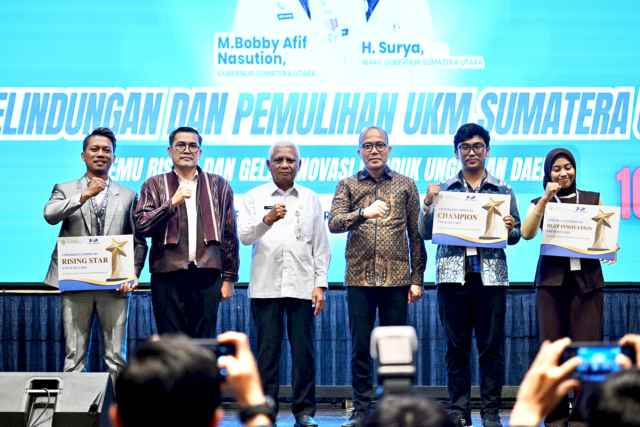 IMG_20251211_144406 Wakil Gubernur Sumatera Utara (Sumut) Surya didampingi Kepala Dinas Koperasi & UKM Sumut Naslindo Sirait menghadiri sekaligus menutup acara Fast Track Young Prenuer (FYP) Fest 2025 yang diselenggarakan oleh Dinas Koperasi & UKM Sumut di Ballroom Grand Mercure Hotel Medan, Rabu (10/12/2025).