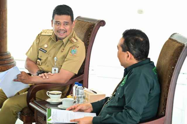 Screenshot_2025-12-30-21-16-31-49_99c04817c0de5652397fc8b56c3b3817 Gubernur Sumatera Utara (Sumut) Bobby Nasution di dampingi sejumlah OPD, menerima audiensi Badan Pengelola Toba Caldera Geopark (BPTCG) di anjungan lantai 9 Kantor Gubernur, Jalan Diponegoro No. 30, Medan, pada Selasa (30/12/2025).