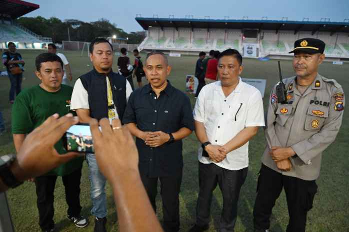 Screenshot_2026-04-17-14-57-00-70_99c04817c0de5652397fc8b56c3b3817 Kepala Dinas Pemuda dan Olahraga (Dispora) Sumut Mahfullah Pratama Daulay mewakili Gubernur Sumut Bobby Nasution, didampingi Kepala Dinas Komunikasi dan Informatika Sumut, Erwin Hotmansah Harahap menutup Pekan Olahraga Wartawan Sumatera Utara (PORWASU) Tahun 2026 di Stadion Mini Dispora Sumut Jalan William Iskandar, Medan, Minggu (12/4/2026).