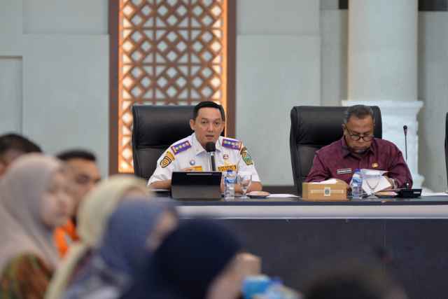 Asisten Administrasi Umum Sekretariat Daerah Provinsi Sumatera Utara (Sumut) Muhammad Suib memimpin Rapat Persiapan Penyelenggaraan Trail Of The Kings (TOTK) Lake Toba by UTMB Tahun 2026 di Aula Raja Inal Siregar Kantor Gubernur Sumut Jalan Diponegoro Kota Medan, Selasa (12/5/2026).