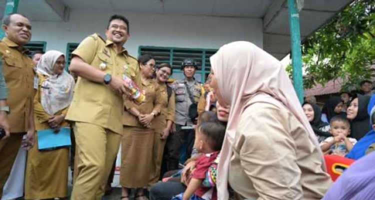 Gubernur Sumatera Utara (Sumut) Muhammad Bobby Afif Nasution, di dampingi sejumlah OPD dan Bupati Langkat, meninjau langsung Posyandu Pembantu (Postu) serta berdialog dengan masyarakat Desa Pulau Kampai, Kecamatan Pangkalan Susu, Kabupaten Langkat, sast melakukan kunjungan kerja, baru-baru ini.