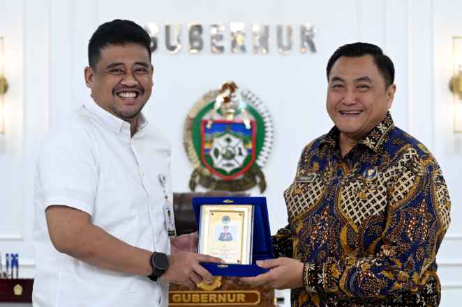 Gubernur Sumatera Utara (Sumut) Muhammad Bobby Afif Nasution menerima kunjungan Kepala Badan Narkotika (BNN) Provinsi Sumut Brigjen Pol Tatar Nugroho beserta jajaran di ruang kerja Gubernur, lantai 10 Kantor Gubernur Sumut, Jalan Diponegoro nomor 30, Medan, baru-baru ini.