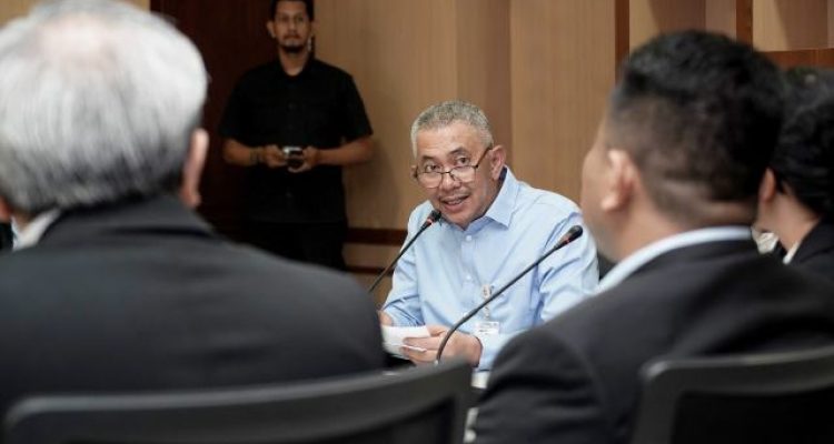 Pj. Sekretaris Daerah Provinsi Sumatera Utara (Sumut) Sulaiman Harahap memimpin Rapat Koordinasi perlindungan dan pencegahan nelayan Indonesia di perairan Malaysia dengan Konjen RI Pulau Penang di Ruang Rapat II Lantai 2 Kantor Gubernur Sumut Jalan Diponegoro Kota Medan, Selasa (7/7/2026). Foto/Diskominfo Sumut 