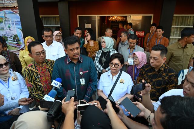 20260709_203741_resize_44 Gubernur Sumut Bobby Nasution saat menerima kunjungan kerja Komisi VII DPR-RI ke PRSU, Kamis (9/7/2026).