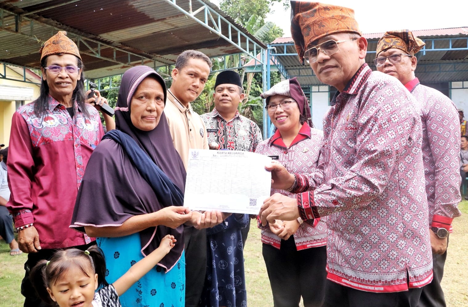 Bupati Simalungun Anton Achmad Saragih saat berada di Nagori Pematang Gajing, Kecamatan Gunung Malela, Kamis (25/6/2026). Foto: dokumen Dinas Kominfo Simalungun