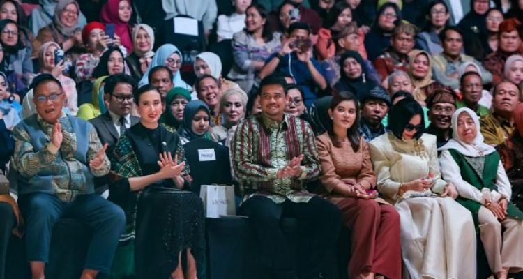 Gubernur Sumatera Utara (Sumut) Muhammad Bobby Afif Nasution menghadiri acara penutupan Indonesia Fashion Week (IFW) 2026 di Jakarta Convention Center (JCC) Jalan Gatot Subroto, Tanah Abang, Jakarta Pusat, Jakarta, Minggu (2/8/2026). Foto/Diskominfo Sumut