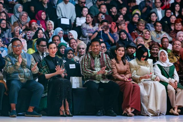 20260803_211017_resize_30 Gubernur Sumatera Utara (Sumut) Muhammad Bobby Afif Nasution menghadiri acara penutupan Indonesia Fashion Week (IFW) 2026 di Jakarta Convention Center (JCC) Jalan Gatot Subroto, Tanah Abang, Jakarta Pusat, Jakarta, Minggu (2/8/2026). Foto/Diskominfo Sumut