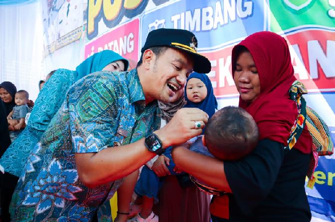 IMG-20260806-WA0001_resize_43 Wali Kota Tebingtinggi, H. Iman Irdian Saragih, membuka kegiatan Kampanye dan Gerakan Masyarakat Hidup Sehat (Germas) dalam Intervensi Serentak Pencegahan Stunting (ISPS) Kota Tebingtinggi Tahun 2026 yang digelar di Puskesmas Pembantu (Pustu) Persiakan, Jalan Pulau Sumbawa, Gang Madura, Kamis (6/8/2026).